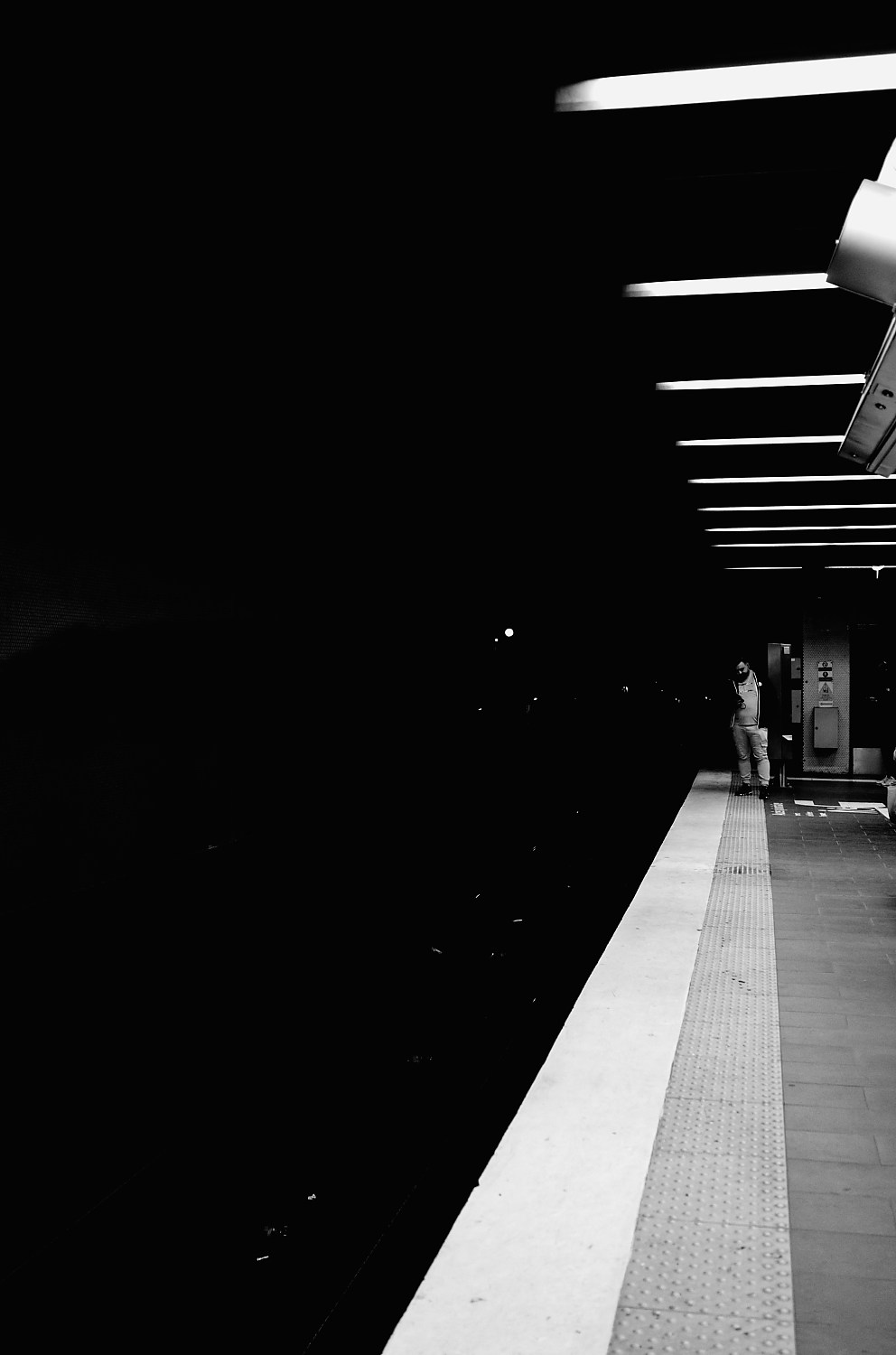 Light and shadow diagonal